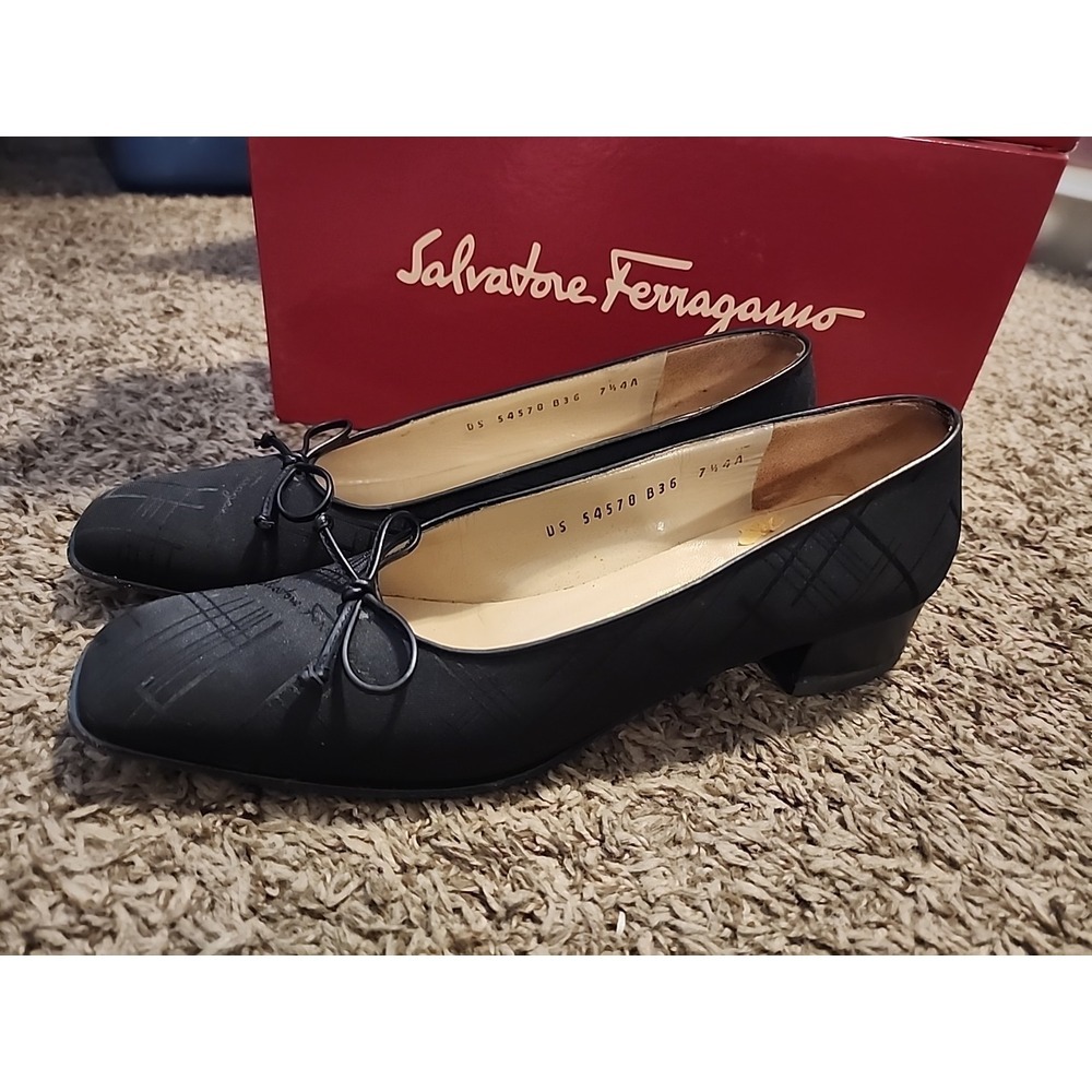 Salvatore‎ Ferragamo Bettina Black Slip On Low Heels SZ 7.5